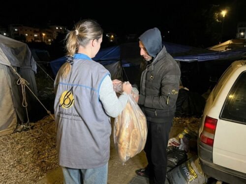 Rikaz blanket distribution to displaced families in Sidon
